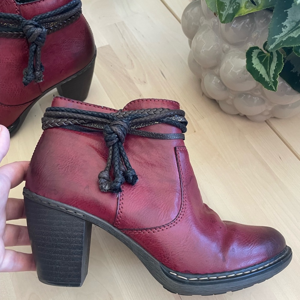 Rieker 55298-35 Women's Size 8.5 Chelsea Boots Burgundy Oxblood Heeled Zip Up